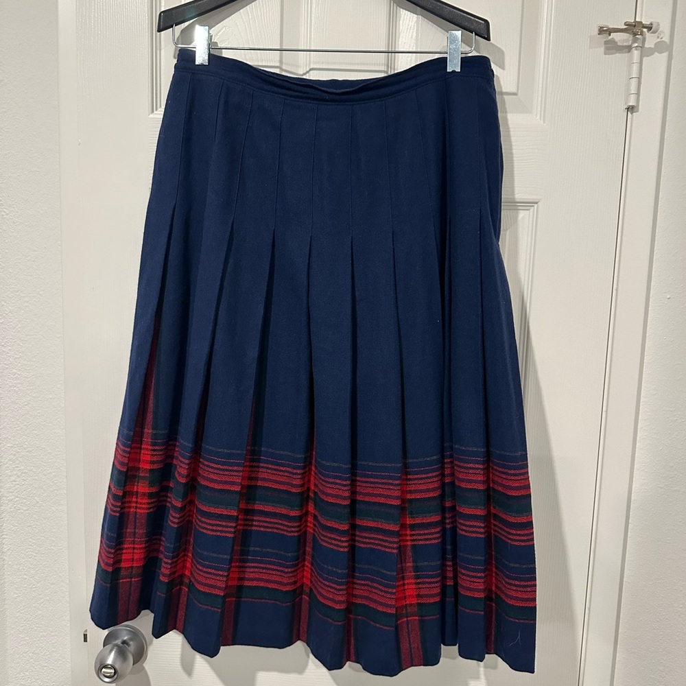 Pendleton Navy and Red Pleated Skirt size 16.